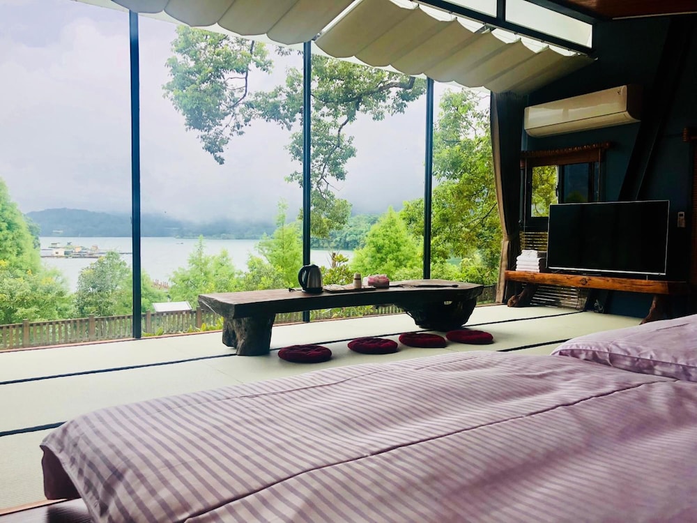 yue lake backpackers