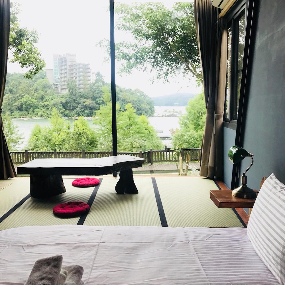yue lake backpackers