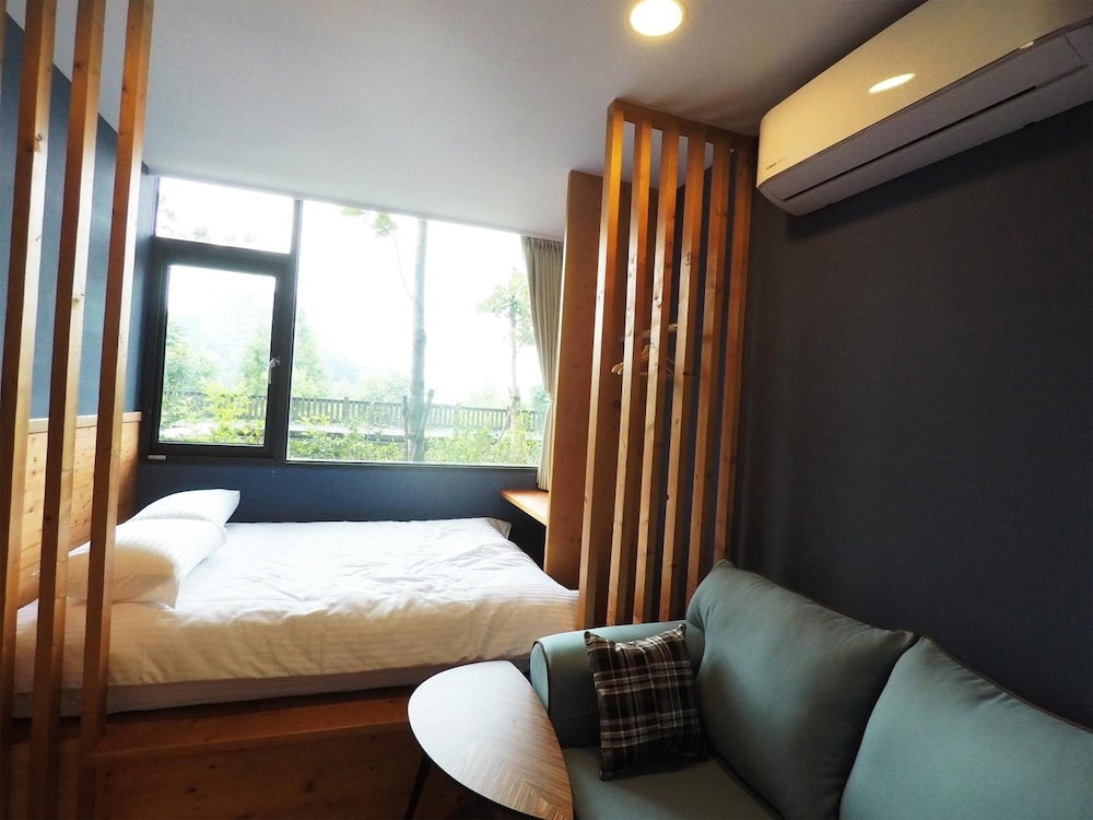 yue lake backpackers