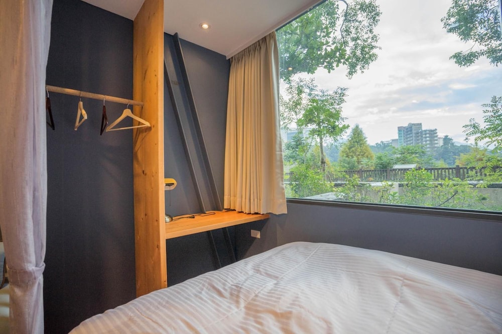 yue lake backpackers