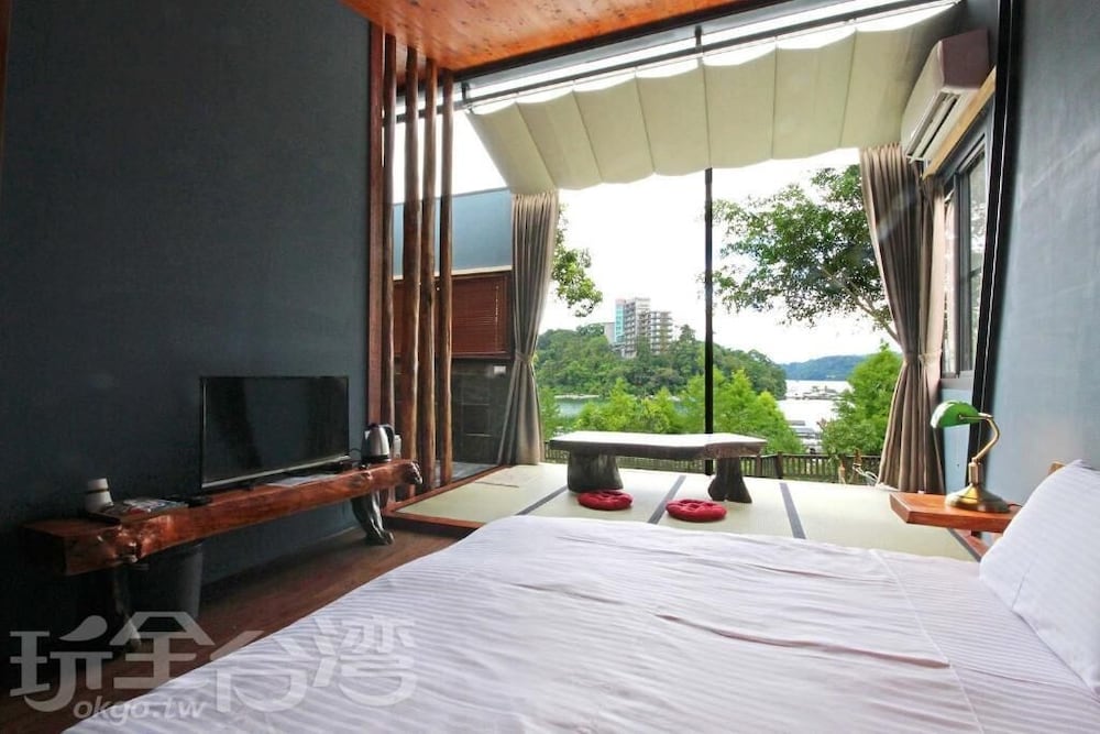 yue lake backpackers