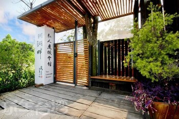yue lake backpackers