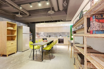 taiwan youth hostel and capsule hostel