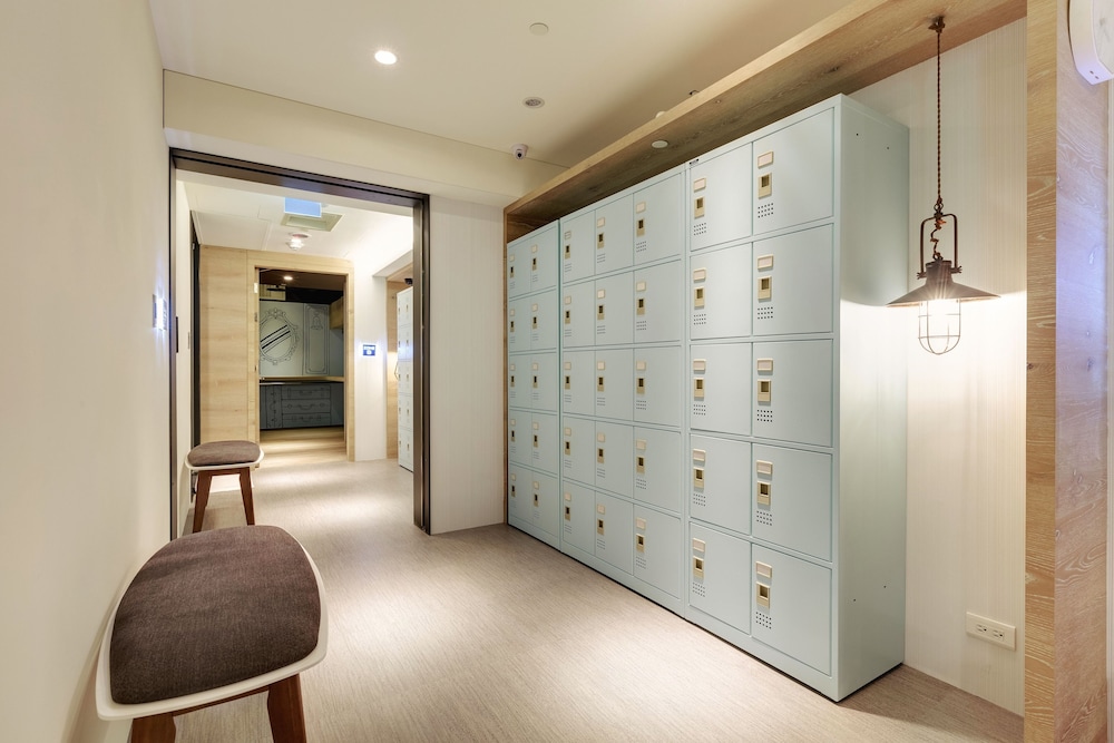 taiwan youth hostel and capsule hostel