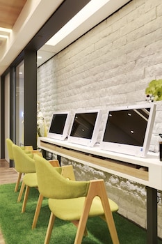 taiwan youth hostel and capsule hostel