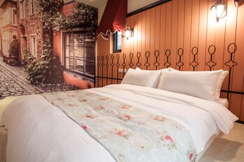 happiness station bandb