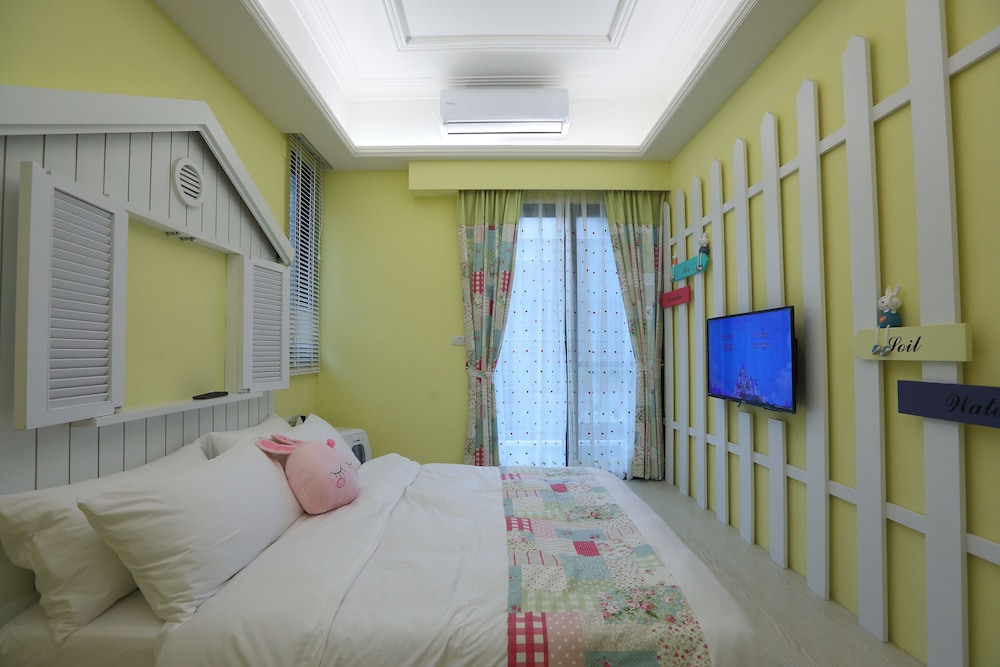 happiness station bandb