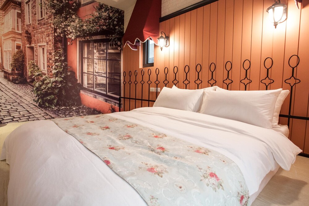 happiness station bandb