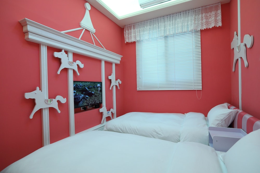 happiness station bandb