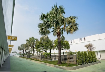 m garden business hotel