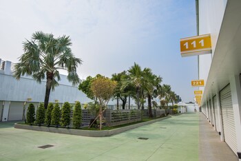 m garden business hotel