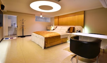 m garden business hotel