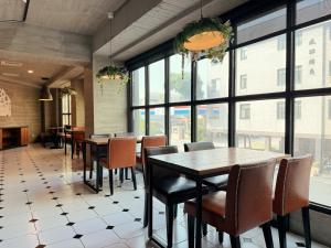 roaders hotel tainan chengda