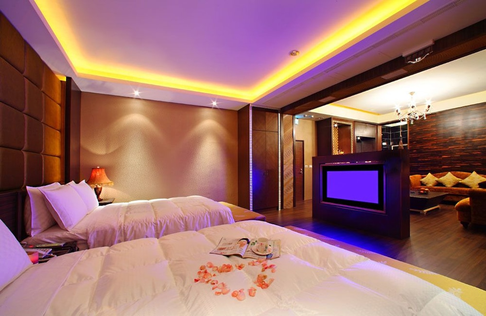 le chateau hotel