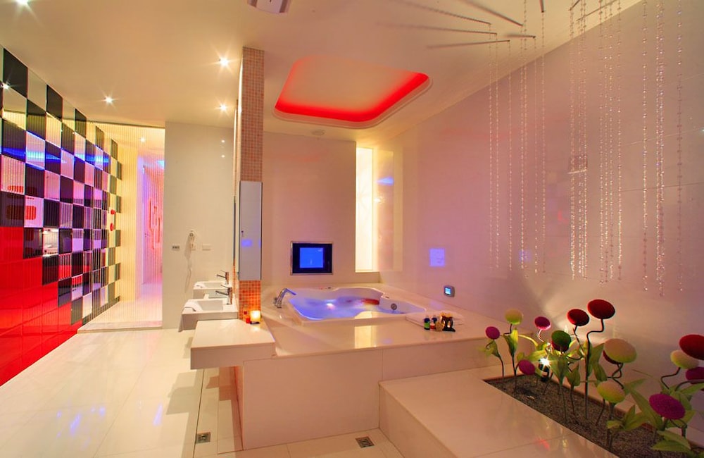 le chateau hotel