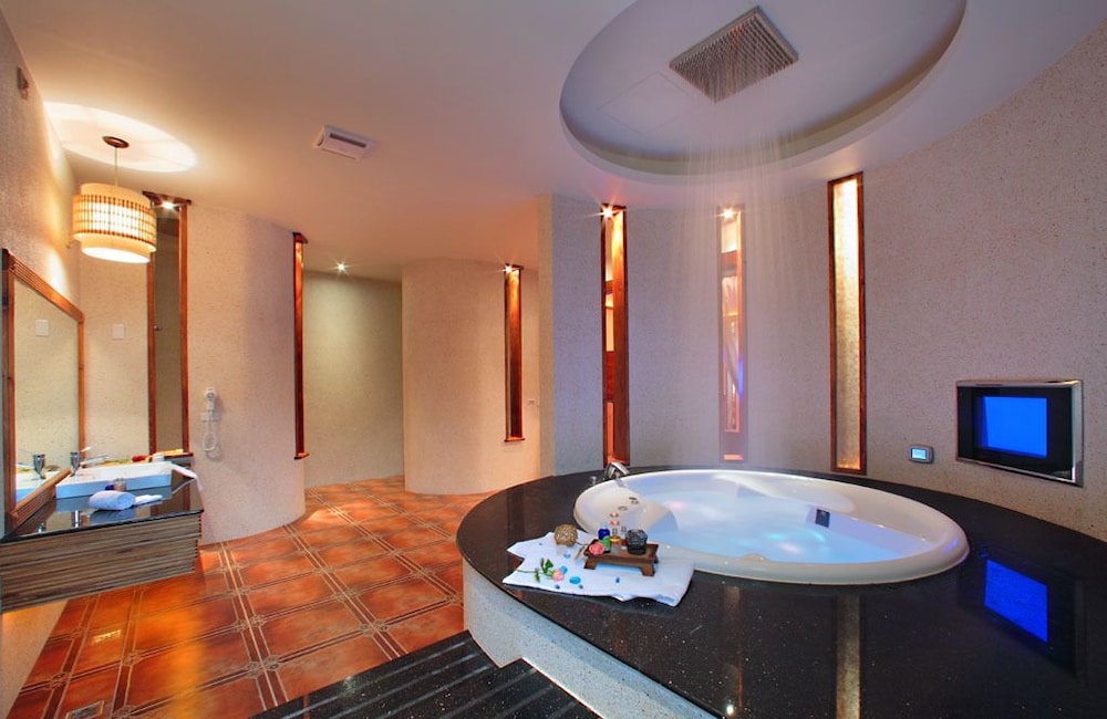 le chateau hotel