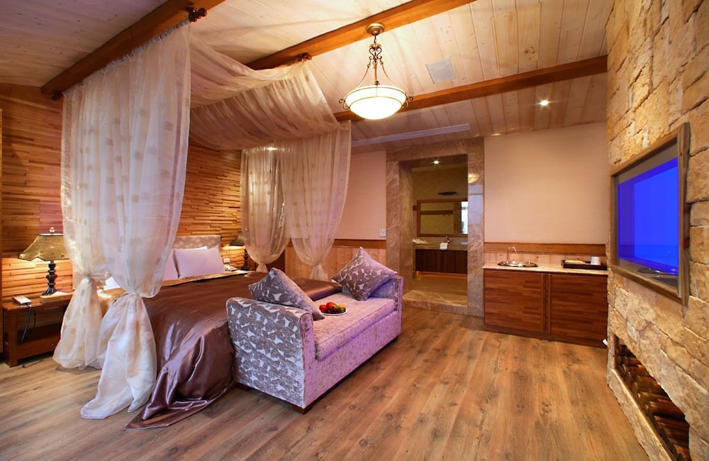 le chateau hotel