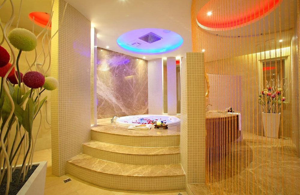 le chateau hotel