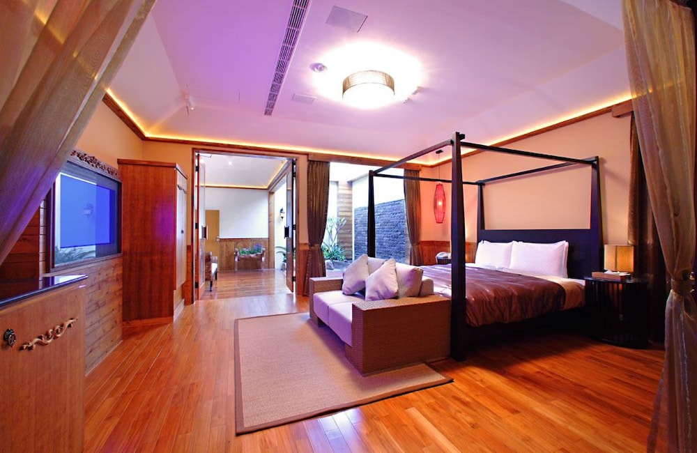 le chateau hotel