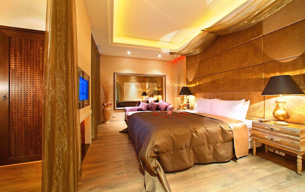 le chateau hotel