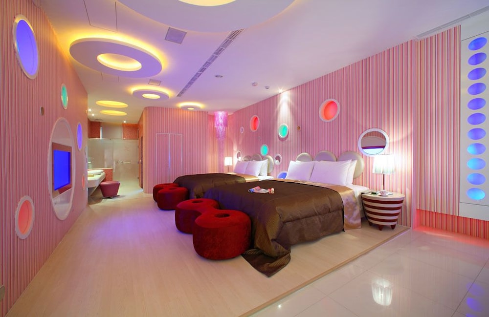 le chateau hotel