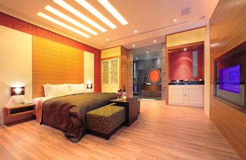 le chateau hotel