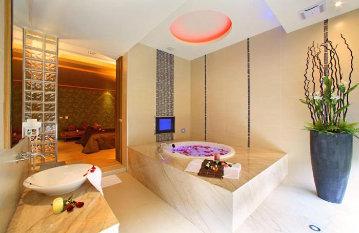 le chateau hotel