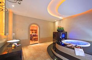 le chateau hotel