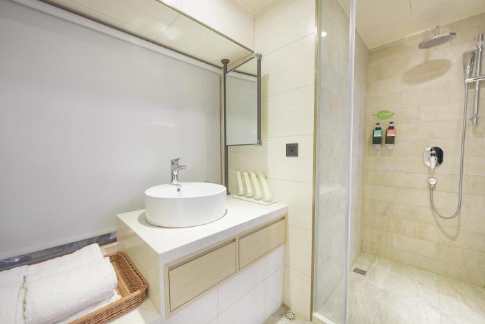 green hotel west district