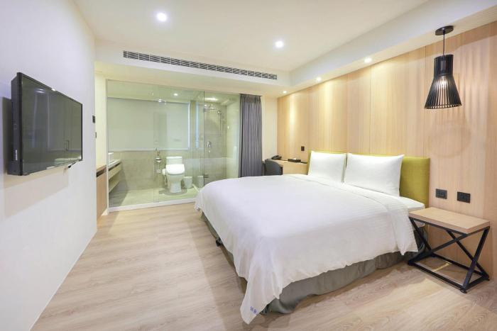 green hotel west district