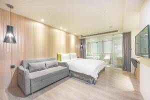 green hotel west district