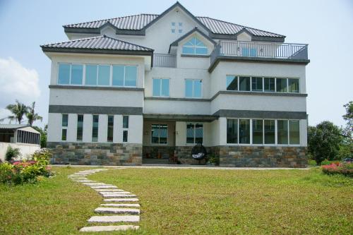 white pine village