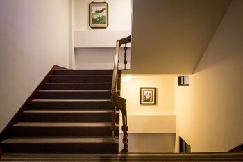 country garden hotel