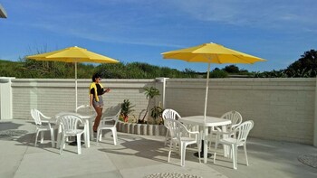little weekend inn