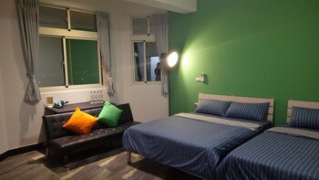 little weekend inn
