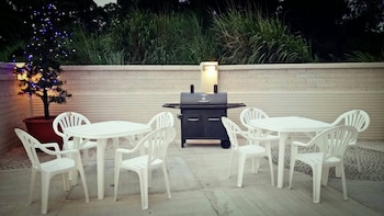 little weekend inn