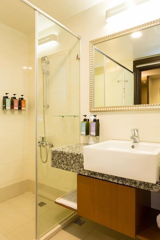 v hotel vacation hotel