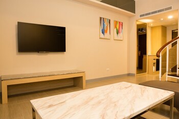 v hotel vacation hotel