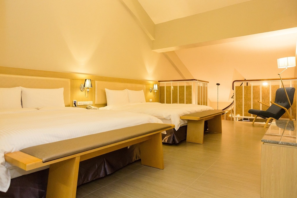 v hotel vacation hotel