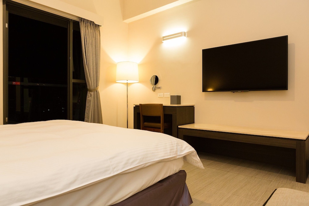 v hotel vacation hotel