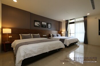 riverbank villa