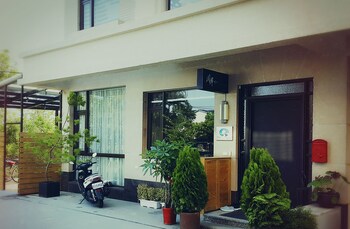 riverbank villa