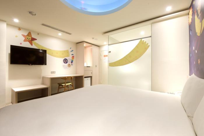 whoops hotel