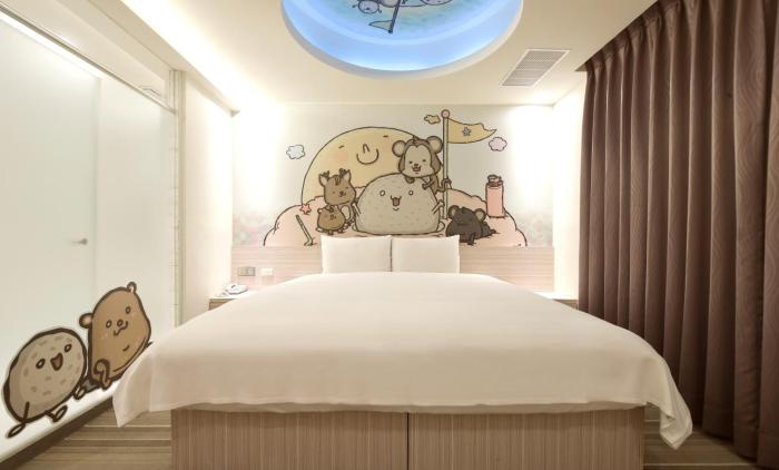 whoops hotel