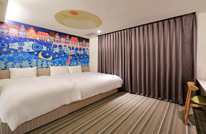 whoops hotel