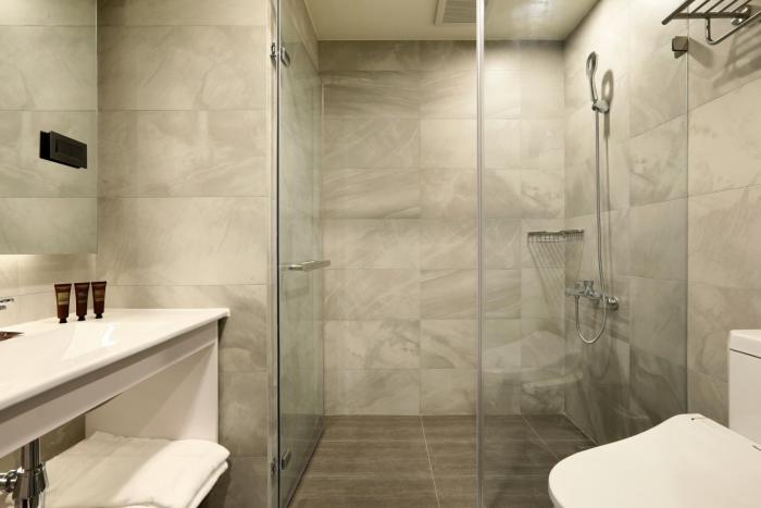 kun tour hotel feng chai