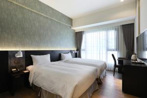 kun tour hotel feng chai