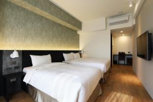 kun tour hotel feng chai