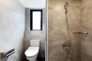 kun tour hotel feng chai