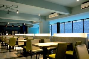 kun tour hotel feng chai